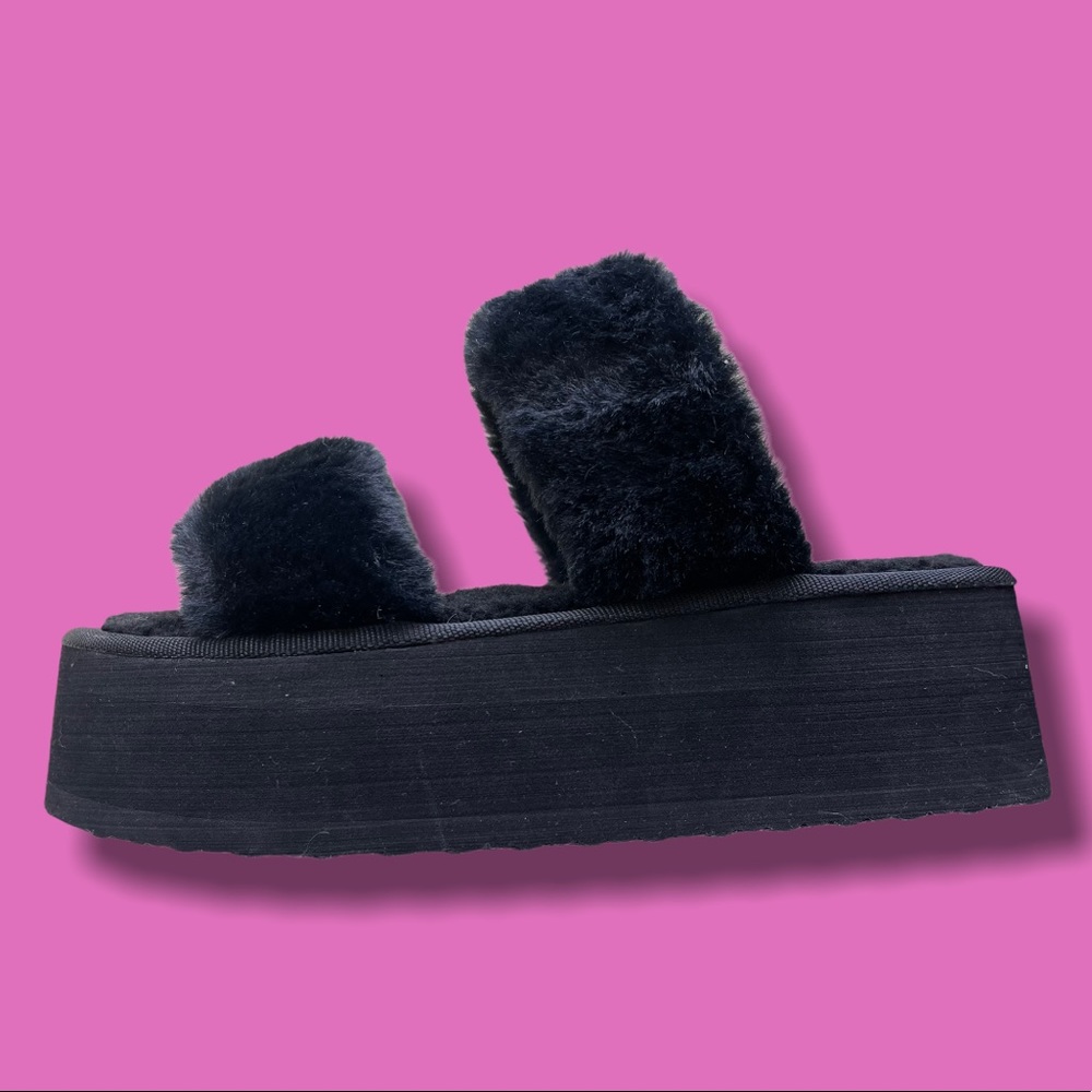 Soda Walking Black Fur Strap Wedge Platform Sandal